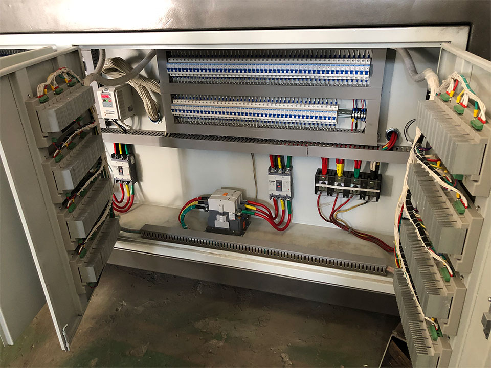 厚片自動(dòng)上料吸塑機(jī) 厚片自動(dòng)上料吸塑機(jī)