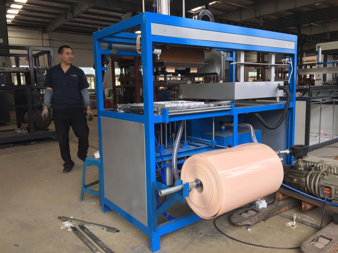 自動(dòng)單工位吸塑送樣機(jī)